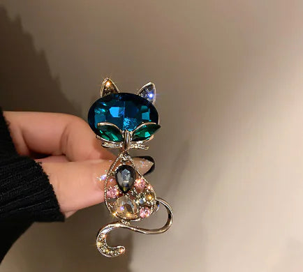 Stylish Vintage Cat Brooch with Rhinestones