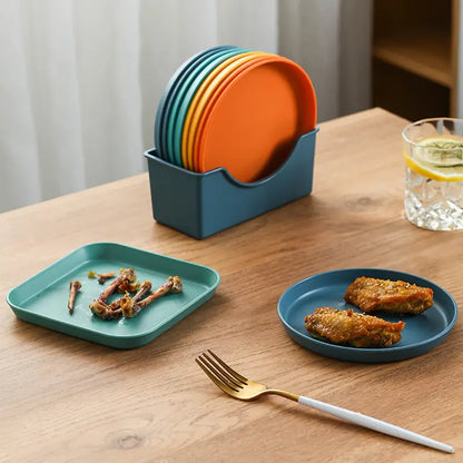 Versatile Plastic Plate for Enhanced Snacking Experience
