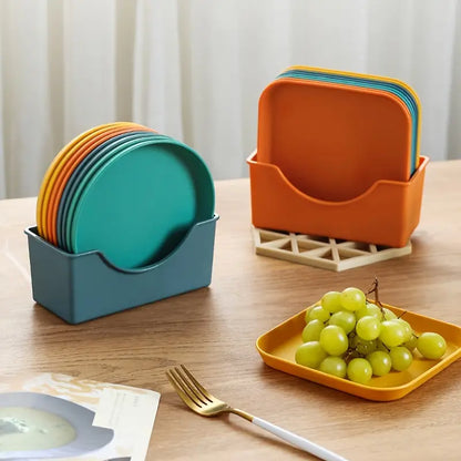 Versatile Plastic Plate for Enhanced Snacking Experience