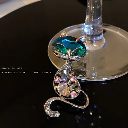 Stylish Vintage Cat Brooch with Rhinestones